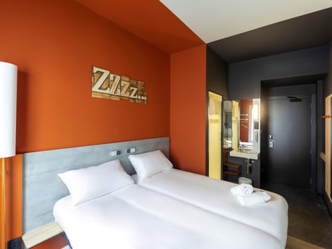 Twin Room, 2 Twin Beds | Desk, free WiFi