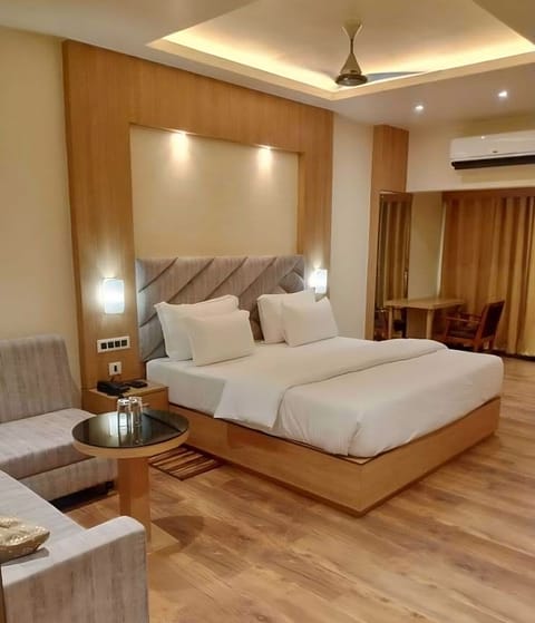 Executive Room | In-room safe, desk, iron/ironing board, rollaway beds