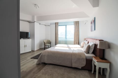 Deluxe Room | Minibar, desk, soundproofing, free WiFi