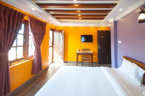 Minibar, desk, free WiFi, bed sheets