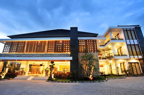 Front of property - evening/night