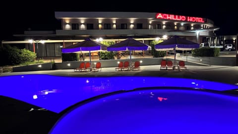 Seasonal outdoor pool, pool umbrellas, sun loungers