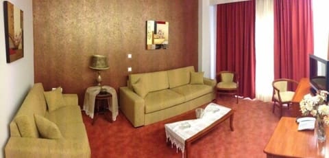 Junior Suite | Living area | Flat-screen TV