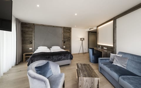 Deluxe Junior Suite | Premium bedding, in-room safe, desk, soundproofing