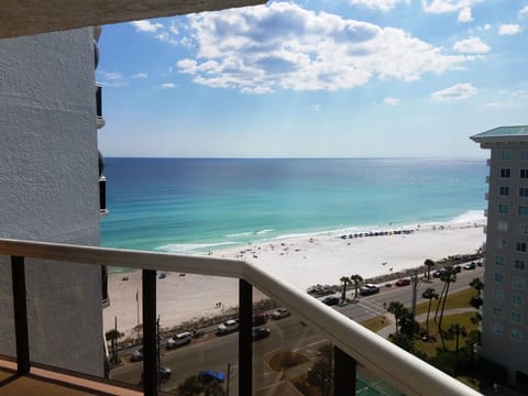 Beautiful view of the beach from this large balcong.