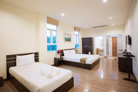 Deluxe Room | Blackout drapes, free WiFi, bed sheets