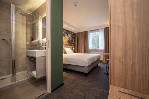 Deluxe Double Room (with Shower) | In-room safe, desk, blackout drapes, iron/ironing board
