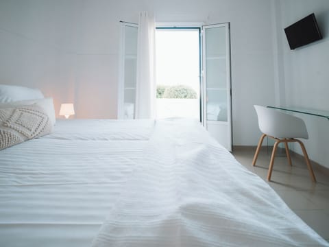 Double Room, 1 Bedroom | Iron/ironing board, free WiFi, bed sheets