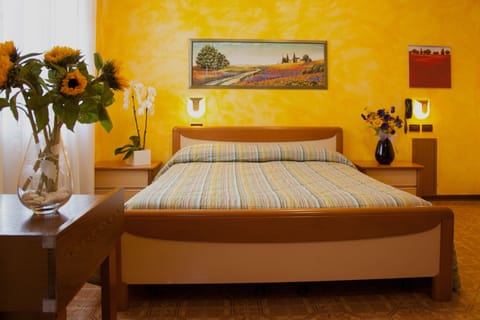 Triple Room | In-room safe, desk, free WiFi