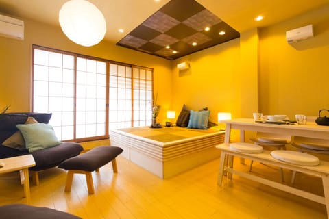 Private Vacation Home | Living room | Flat-screen TV