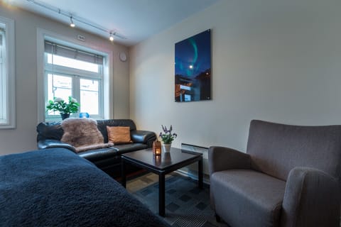 Studio (Apartment) | Living area | Flat-screen TV
