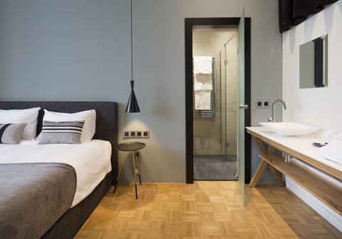 Standard Quadruple Room | In-room safe, desk, blackout drapes, free WiFi