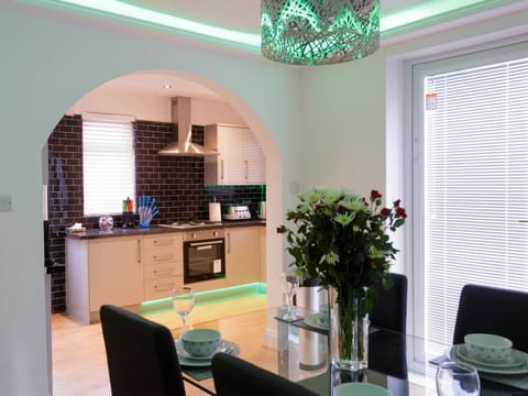Apartment, Private Bathroom (Occupancy 8) | Restaurant