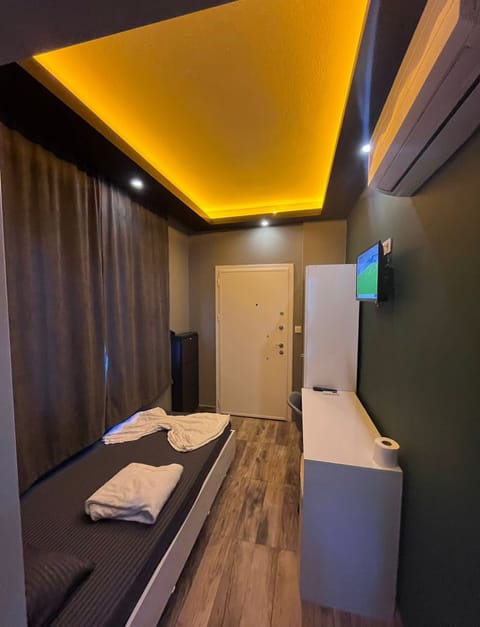 Economy Single Room | Desk, WiFi (free), bed sheets