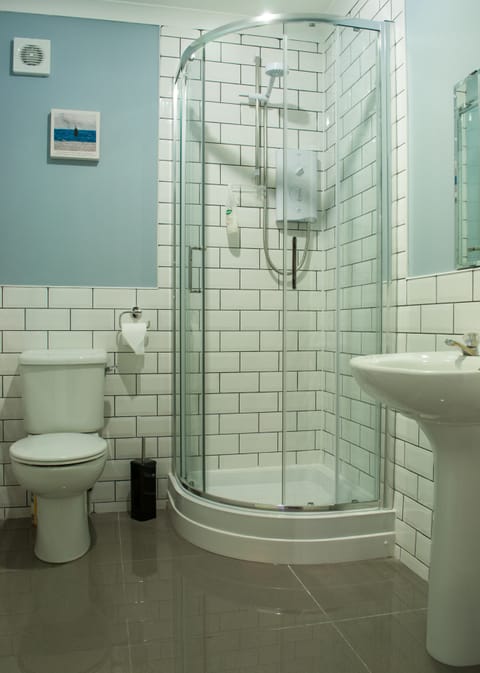 Standard Single Room, 1 Twin Bed | Bathroom | Shower, hair dryer, towels