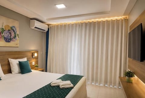 Deluxe Double or Twin Room | Minibar, desk, blackout drapes, WiFi (free)