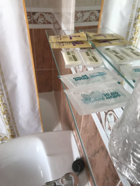 Shower, free toiletries, towels