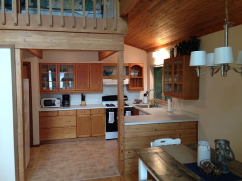 Fully furnished kitchen area.