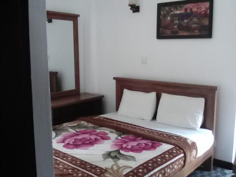 Apartment, 3 Bedrooms | 3 bedrooms, iron/ironing board, free WiFi