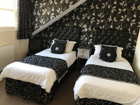 Twin Room | Premium bedding, desk, iron/ironing board, free WiFi