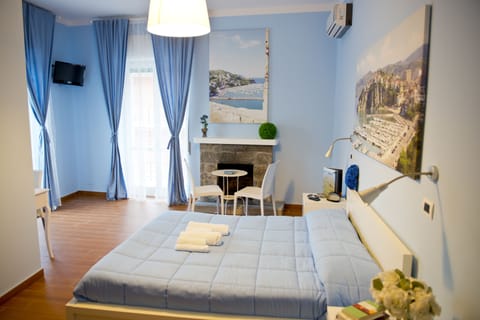 Comfort Suite, 1 Bedroom, Fireplace | Premium bedding, down comforters, desk, free WiFi