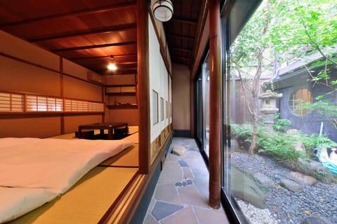 Private Vacation Home | 1 bedroom, in-room safe, desk, iron/ironing board