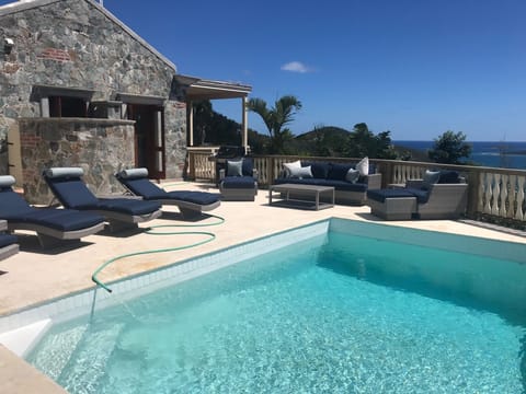 Welcome to La Bella Villa - our glorious   island getaway with amazing views!