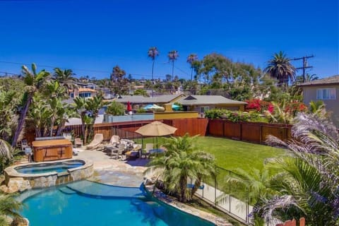 Resort-like backyard with Huge Pool and Jacuzzi and Spacious Yar