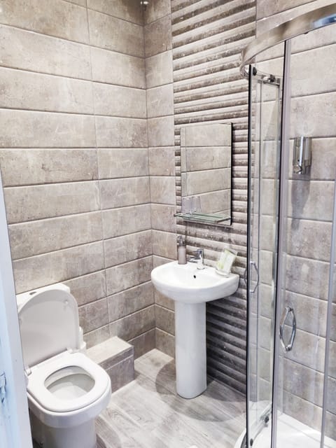 Deluxe Single Room, Ensuite | In-room safe, soundproofing, free WiFi, bed sheets