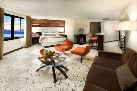 Executive Studio Suite | In-room safe, desk, iron/ironing board, bed sheets