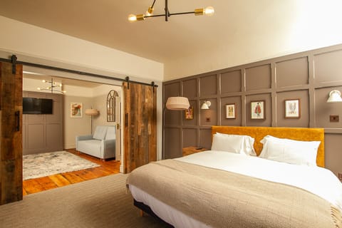 Premier Suite Sea glimpse (ensuite glimpse) (contains an occasional pulldown bed not suitable for ad