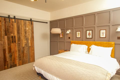 Premier Suite Sea glimpse (ensuite glimpse) (contains an occasional pulldown bed not suitable for ad