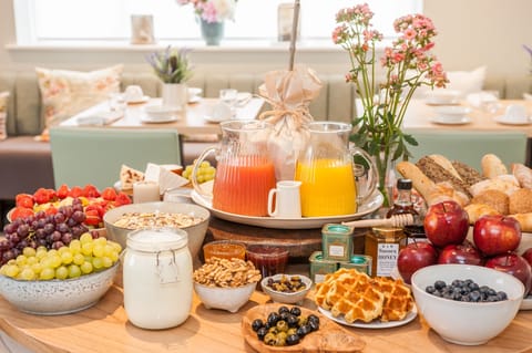 Daily buffet breakfast for a fee