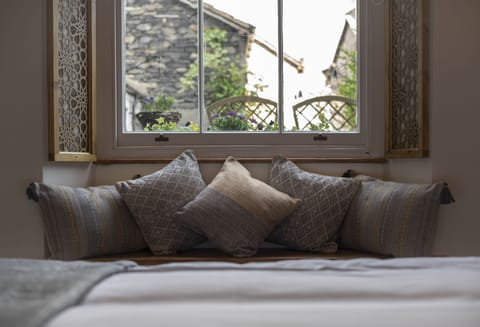 Double Room, 1 King Bed | Iron/ironing board, free WiFi, bed sheets