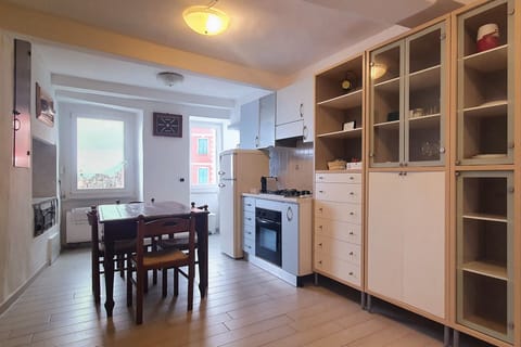 Classic Apartment | Private kitchen | Coffee/tea maker, electric kettle