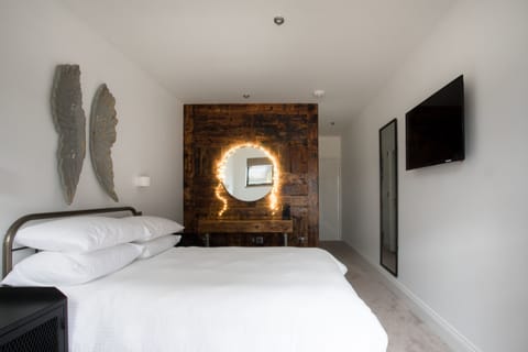 Double Room, Private Bathroom | 1 bedroom, premium bedding, minibar, individually decorated