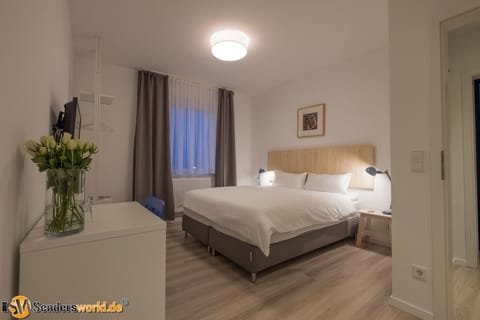 Premium bedding, desk, iron/ironing board, free WiFi