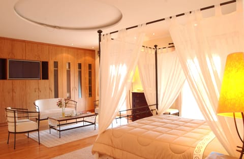 Classic Villa, 6 Bedrooms | Egyptian cotton sheets, premium bedding, pillowtop beds, in-room safe
