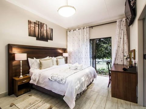 1 bedroom, premium bedding, in-room safe, desk