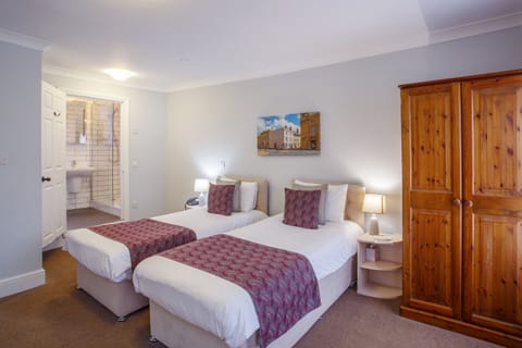 Superior Twin Room, Ensuite (Front Facing)