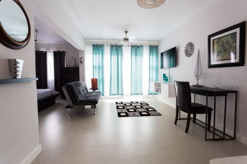 Luxury Apartment, 1 Bedroom, Mountain View | 1 bedroom, Egyptian cotton sheets, premium bedding, in-room safe