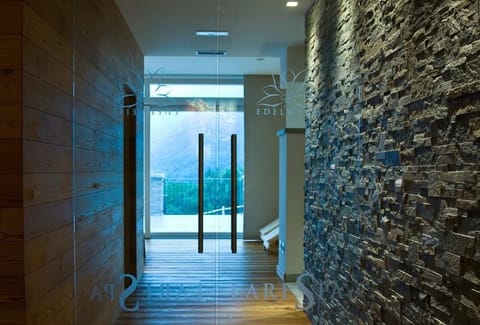 Couples treatment rooms, sauna, hot tub, steam room, Turkish bath