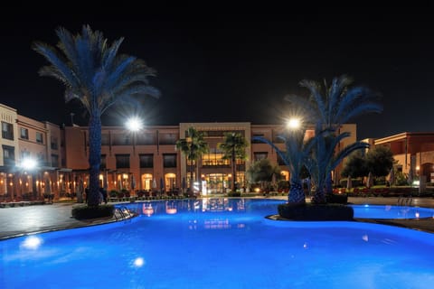 3 outdoor pools, pool umbrellas, sun loungers