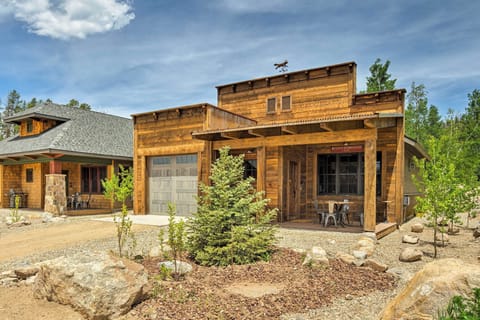 Exterior | Private Covered Porch | Outdoor Dining Table