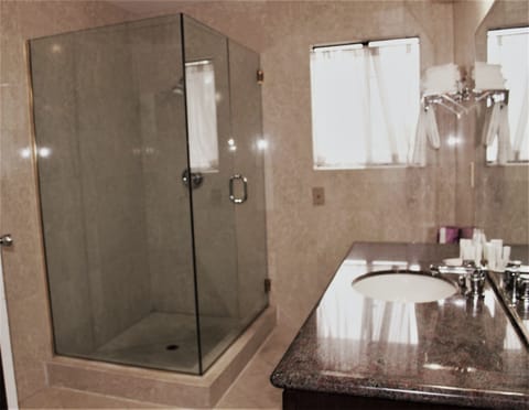 In-room safe, desk, iron/ironing board, free WiFi