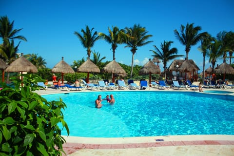 10 outdoor pools, an infinity pool, sun loungers