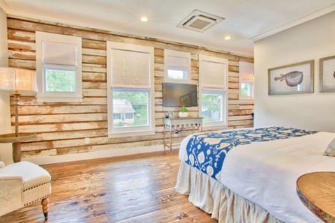 Individually decorated, individually furnished, iron/ironing board