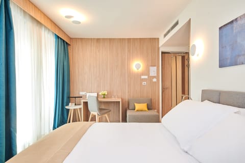 Classic Room, Balcony | In-room safe, desk, blackout drapes, free cribs/infant beds