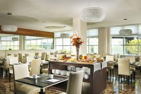 Daily buffet breakfast for a fee