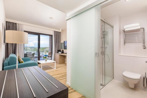Family Suite, Marina View | Minibar, in-room safe, desk, free cribs/infant beds